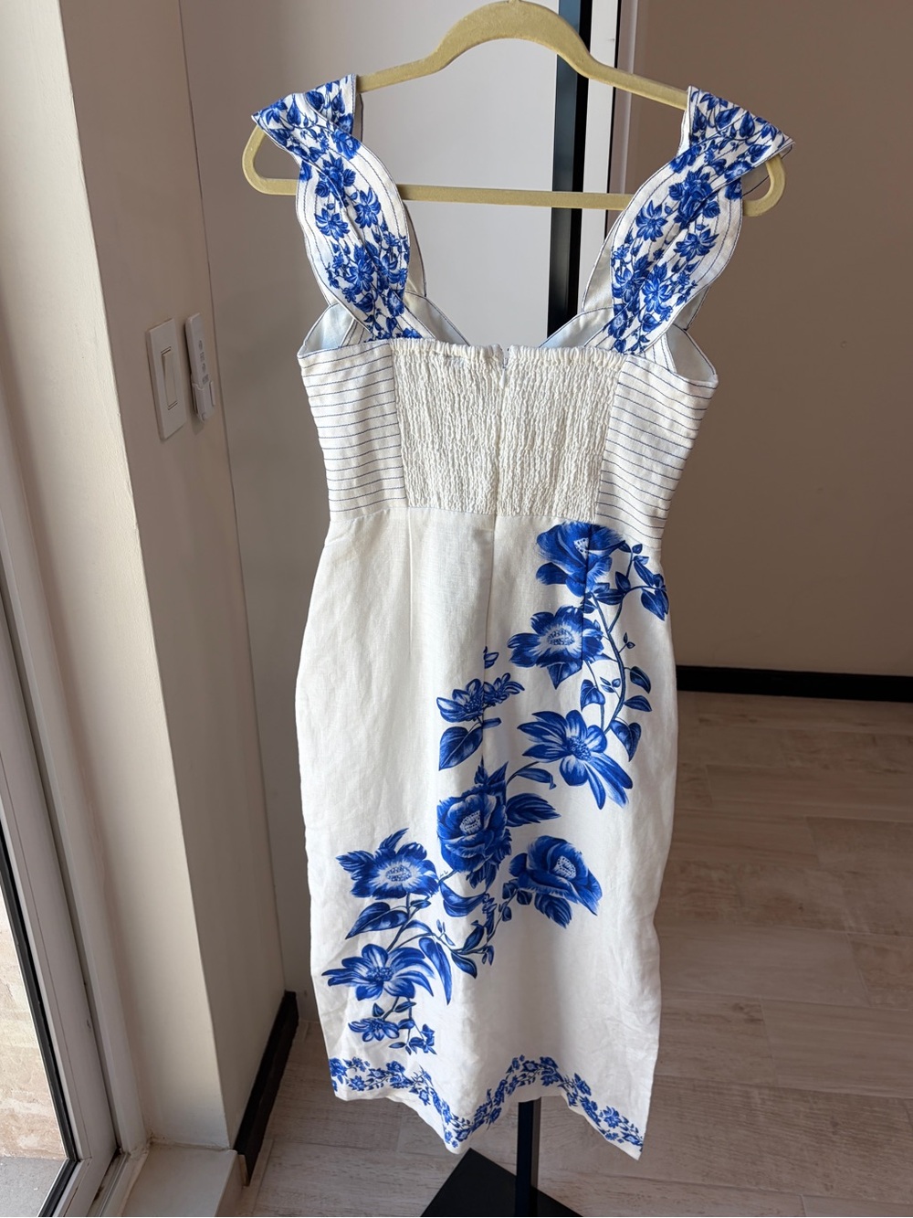 Farm Rio: BLUE FLORAL CASCADE OFF WHITE
WAVY ONE SHOULDER / LINEN - Picture 7 of 7